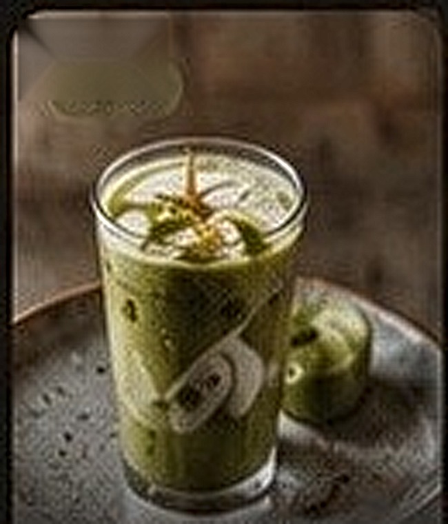 Iced matcha coconut